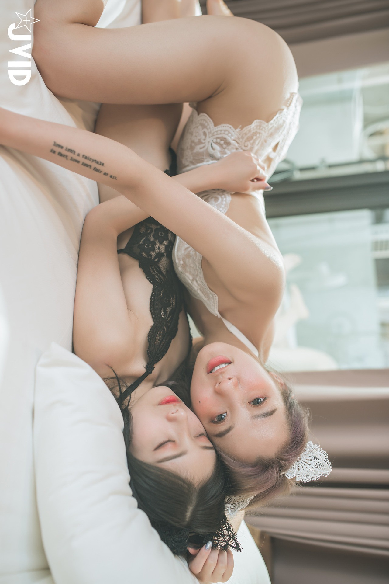 JVID 淇淇selina & 小隻馬霓霓 – 【雙模特輯】淇淇＆霓霓寵物閨蜜裸體挑逗，霓霓上空無碼年度限定隱藏版!!! Set (16)