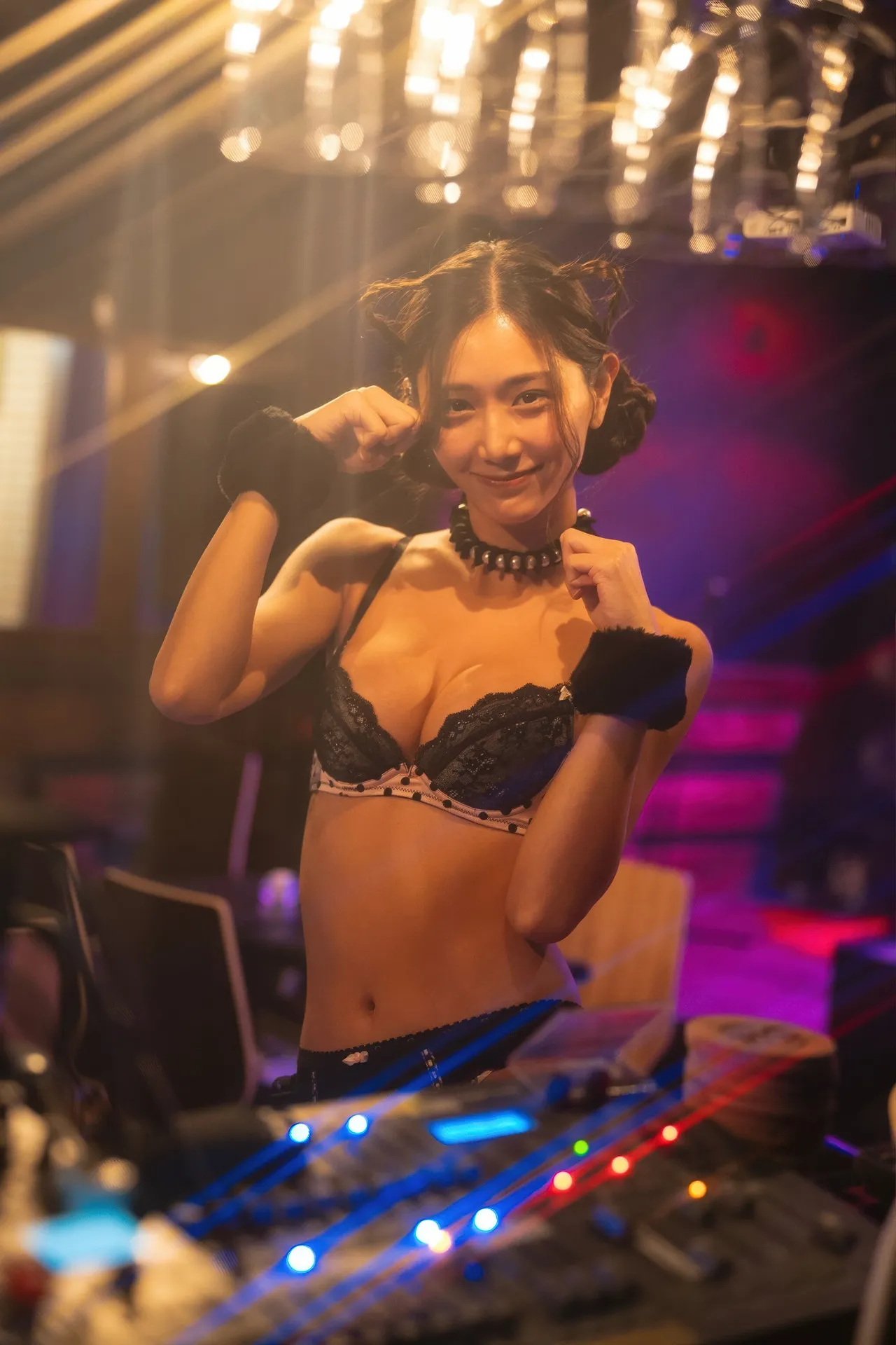 Yasuyo Saito 斎藤恭代, デジタル写真集 「艶めくアイドルライブ」 先行カット