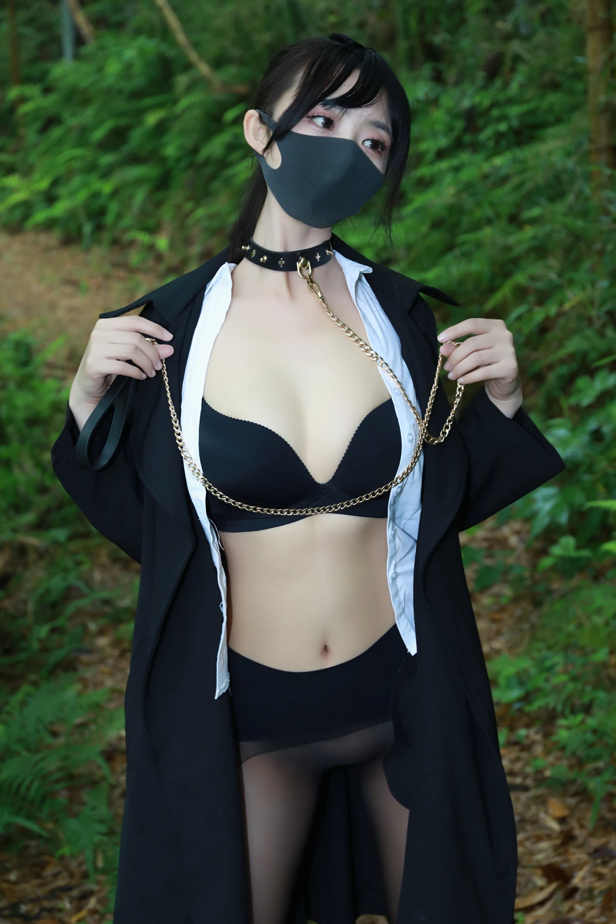 李佳LiJia – 黑百褶裙森林