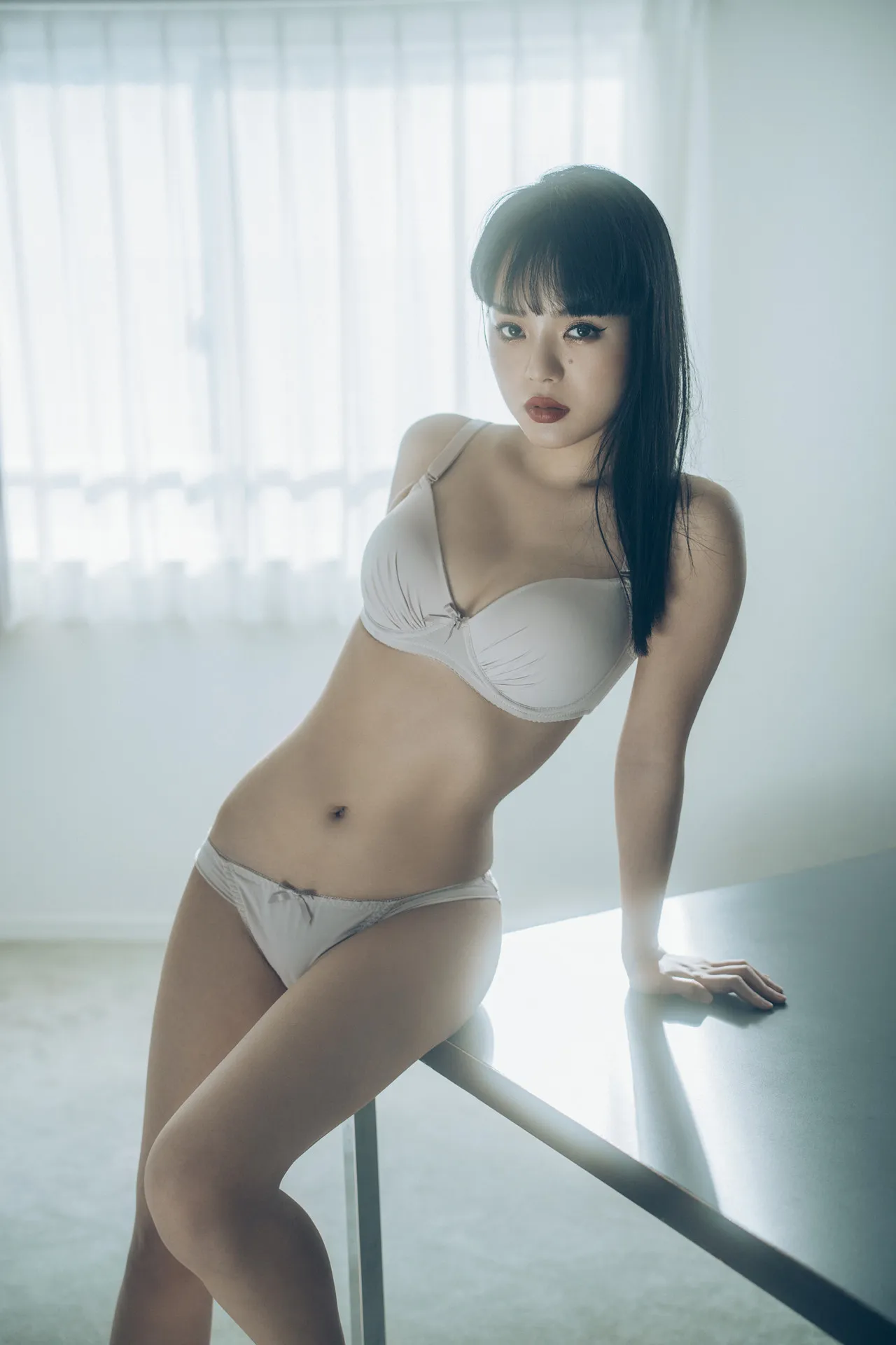 EIMI エイミ, デジタル写真集 「Undergarments」 Set.01