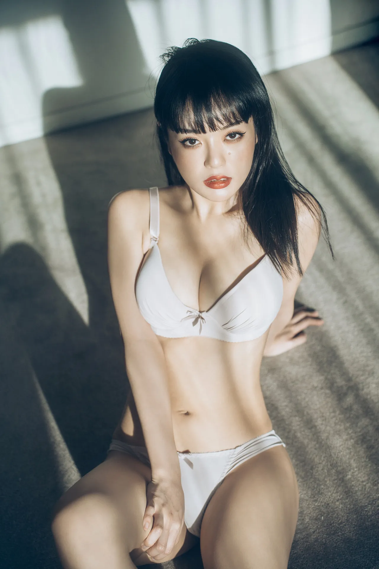 EIMI エイミ, デジタル写真集 「Undergarments」 Set.01