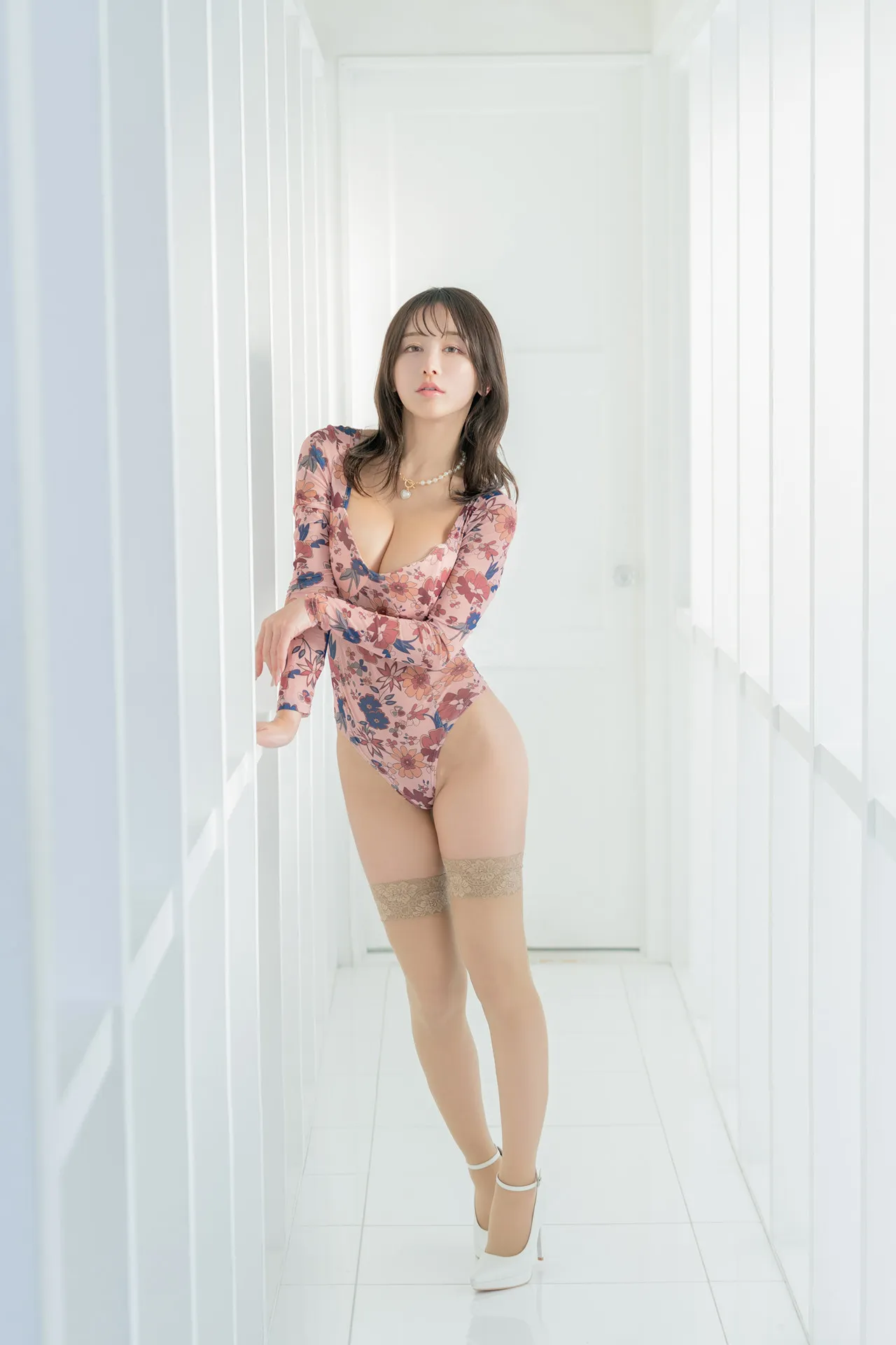 Ikumi いくみ, デジタル写真集 Flowery Leotard