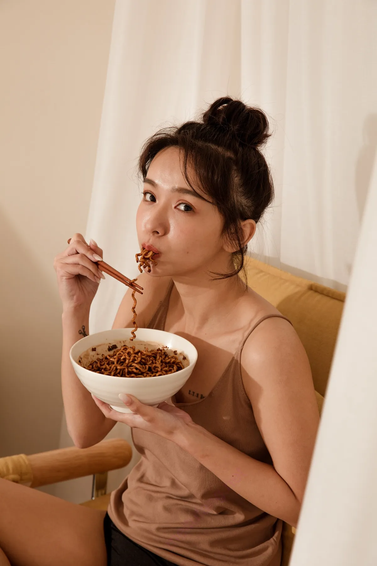 Kimi Chang 禾羽, 雙人寫真弓長牙佳涵+香 Set.04