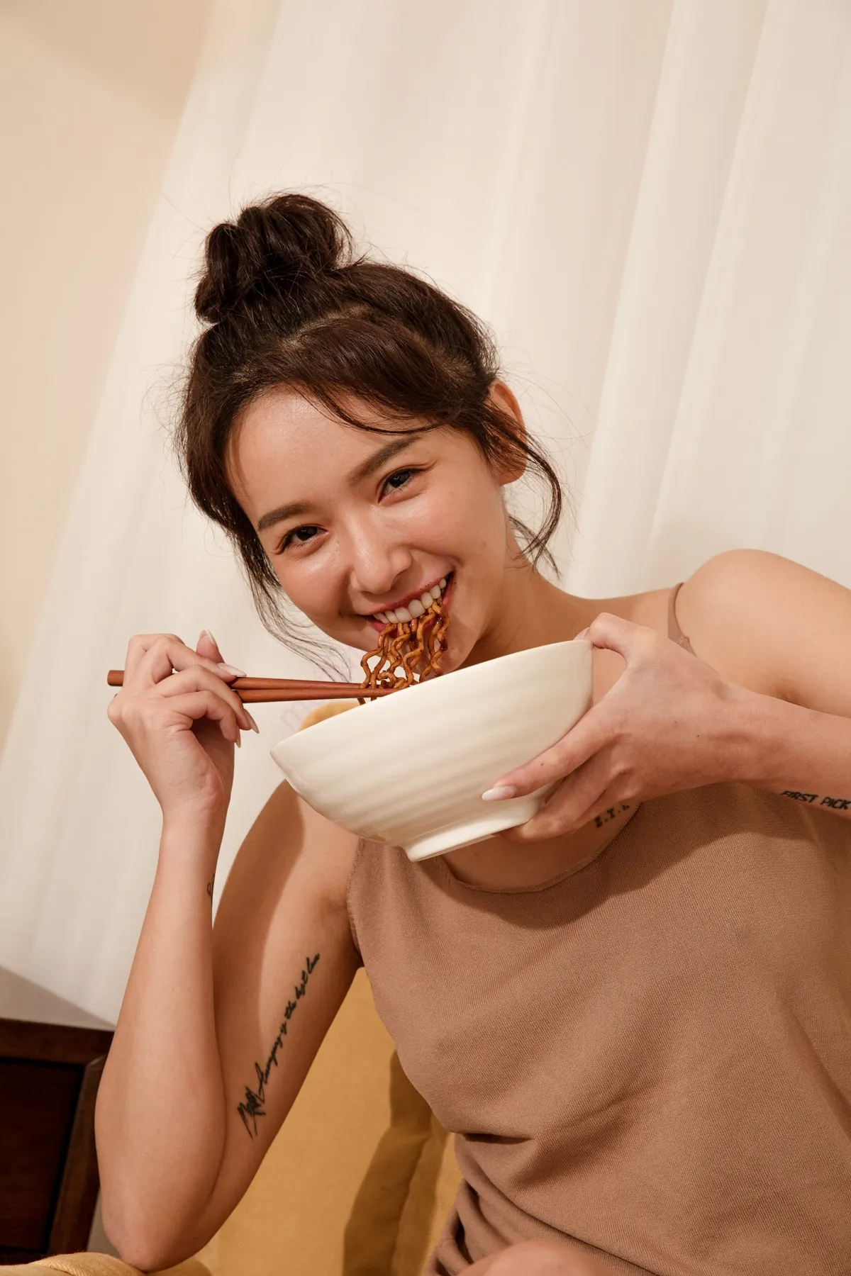 Kimi Chang 禾羽, 雙人寫真弓長牙佳涵+香 Set.04