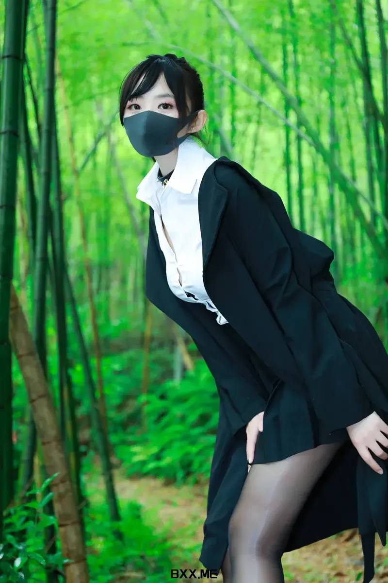 李佳 - 黑百褶裙森林