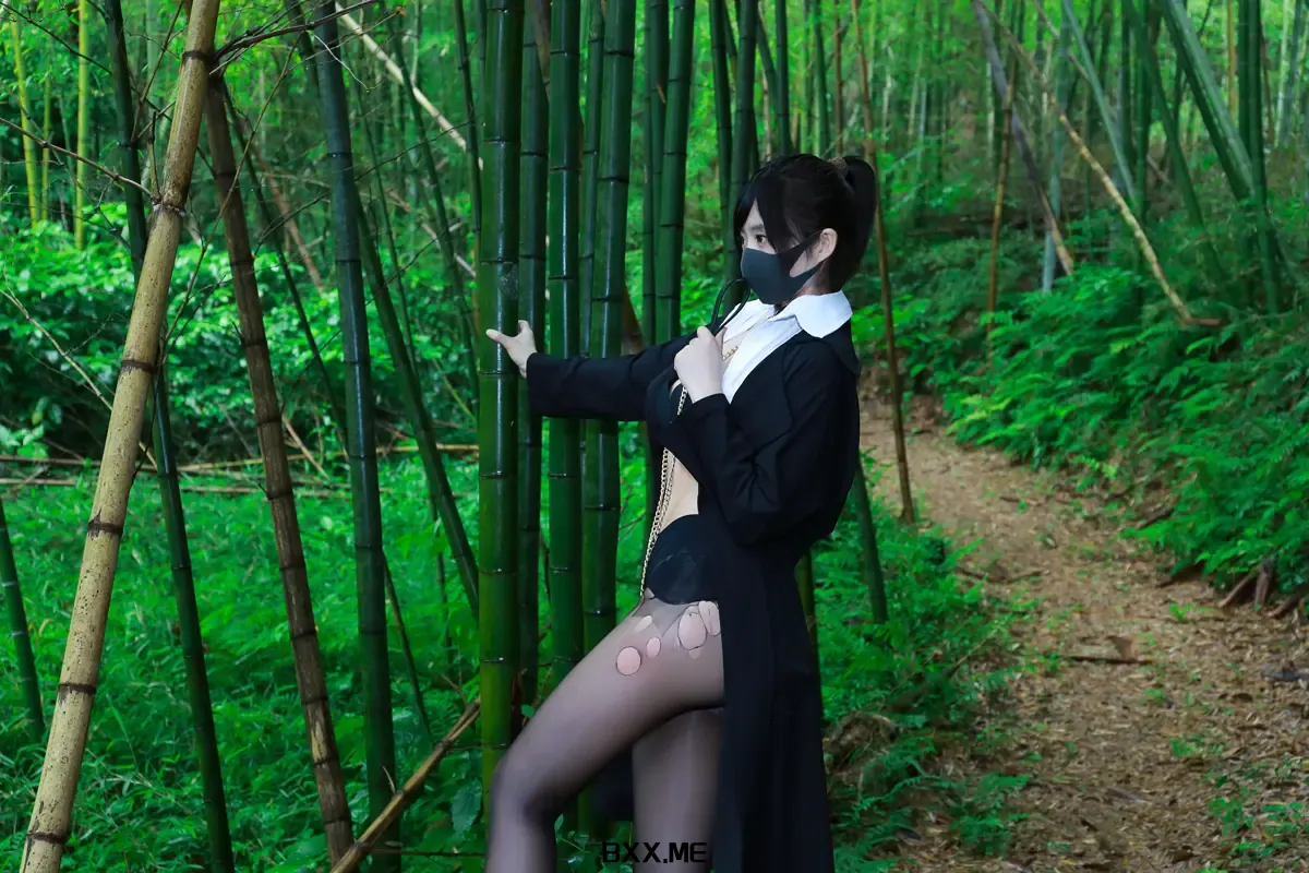 李佳 - 黑百褶裙森林